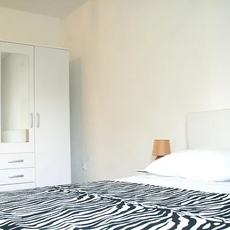 Guest house Downtown Juricev 3*